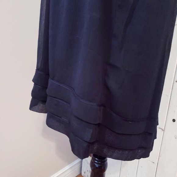 FLOWY CHIFFON BLACK DRESS FLOWER APPLIQUE - Picture 4 of 10